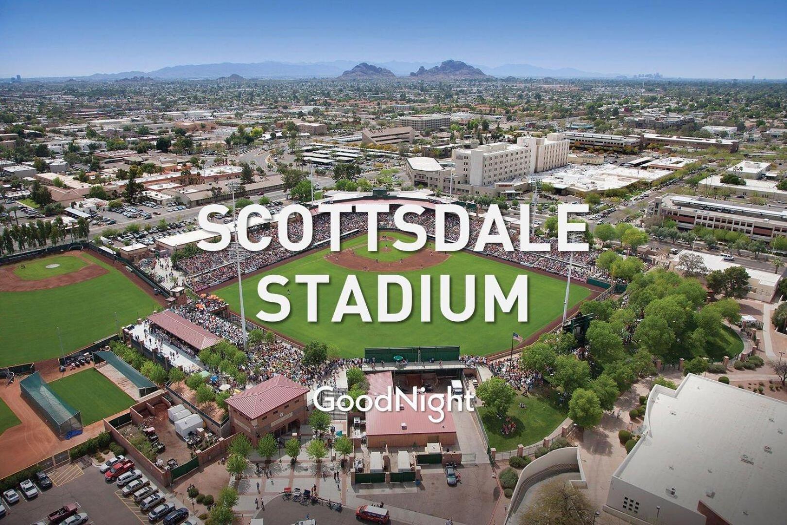 Varsity-sports Courts- Pool- Volleyball - & More! Holiday home Scottsdale